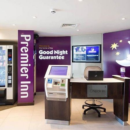Premier Inn Leek Town Centre Buitenkant foto