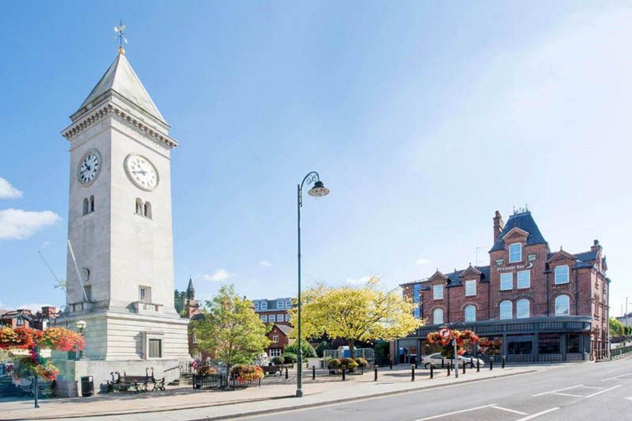 Premier Inn Leek Town Centre Buitenkant foto